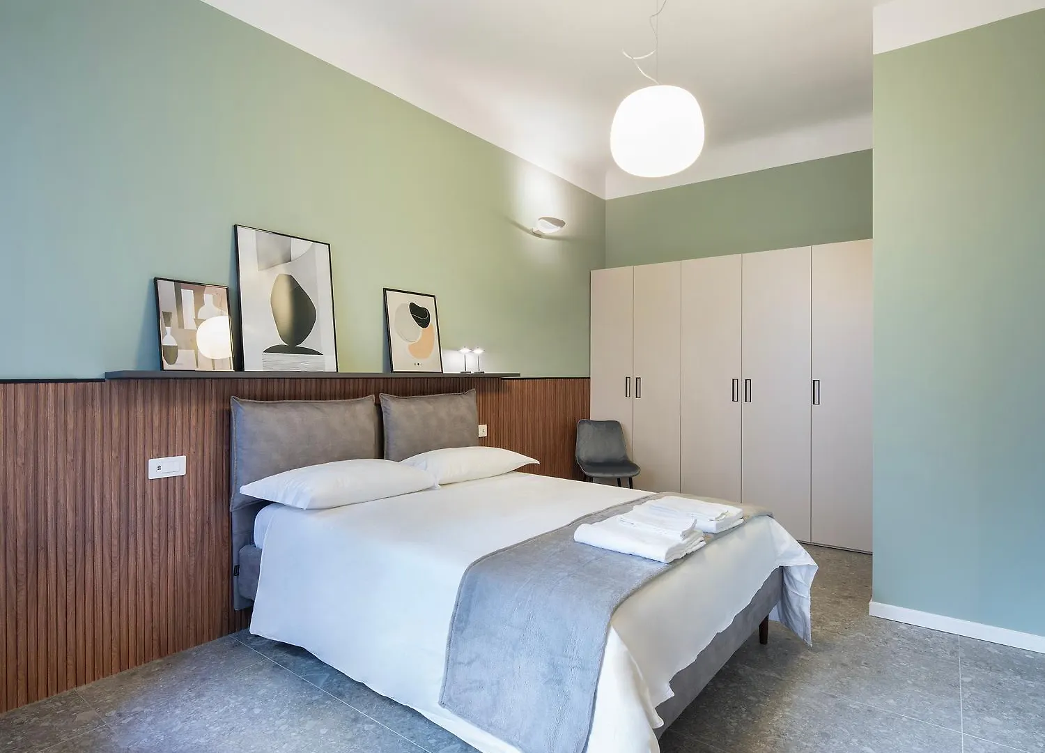 Milan Central Station Apartment